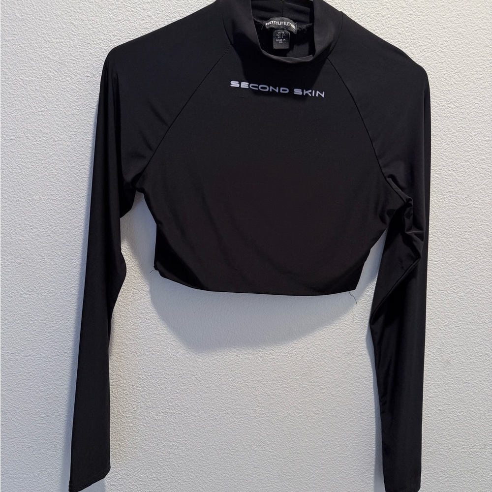 PrettyLittleThing Black Long Sleeve Crop Top